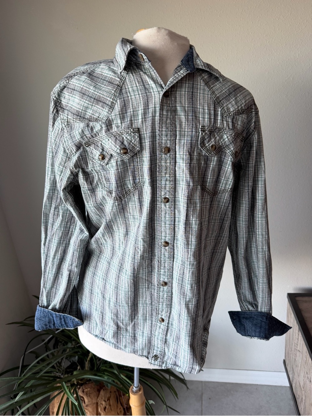 Casual Plaid Button-Down Shirt - Green/Gray